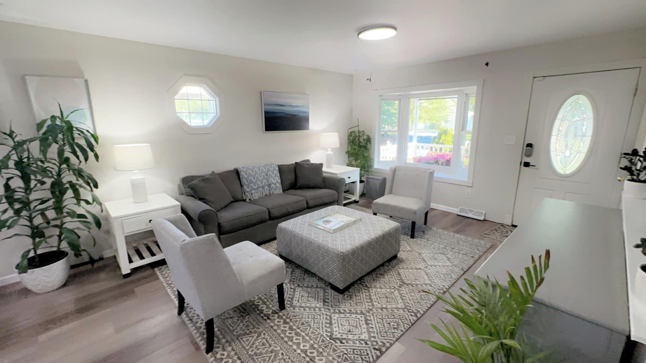 Photo of Livingroom in Lindenwood Park
