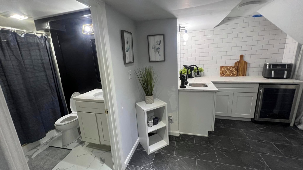 Photo of Bathroom in Lindenwood Park