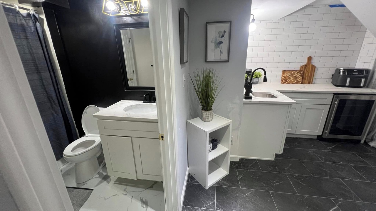 Photo of Bathroom in Lindenwood Park