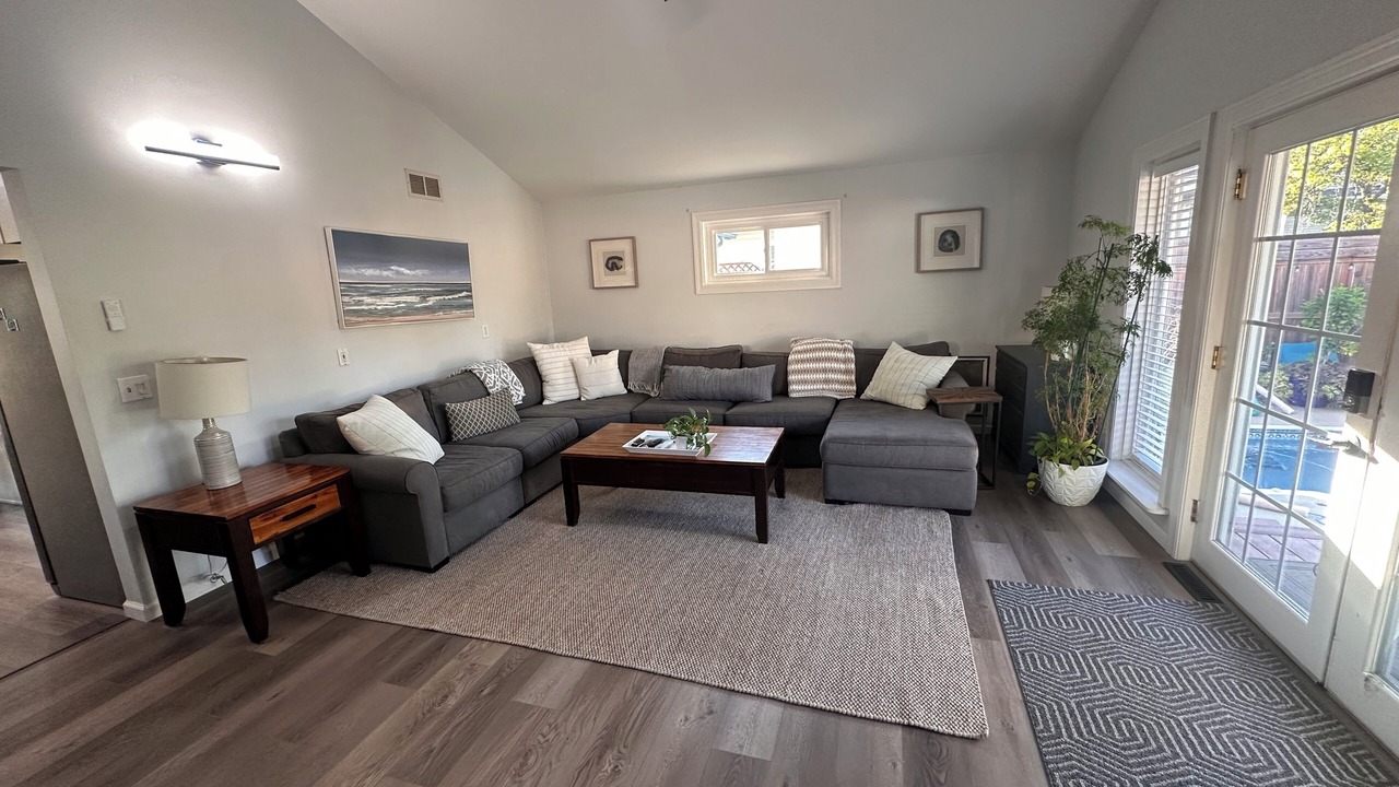 Photo of Livingroom in Lindenwood Park