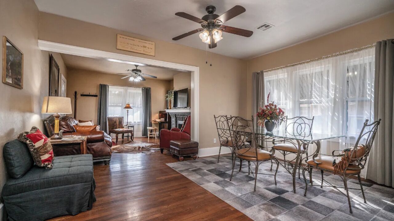 Photo of Livingroom in Miller