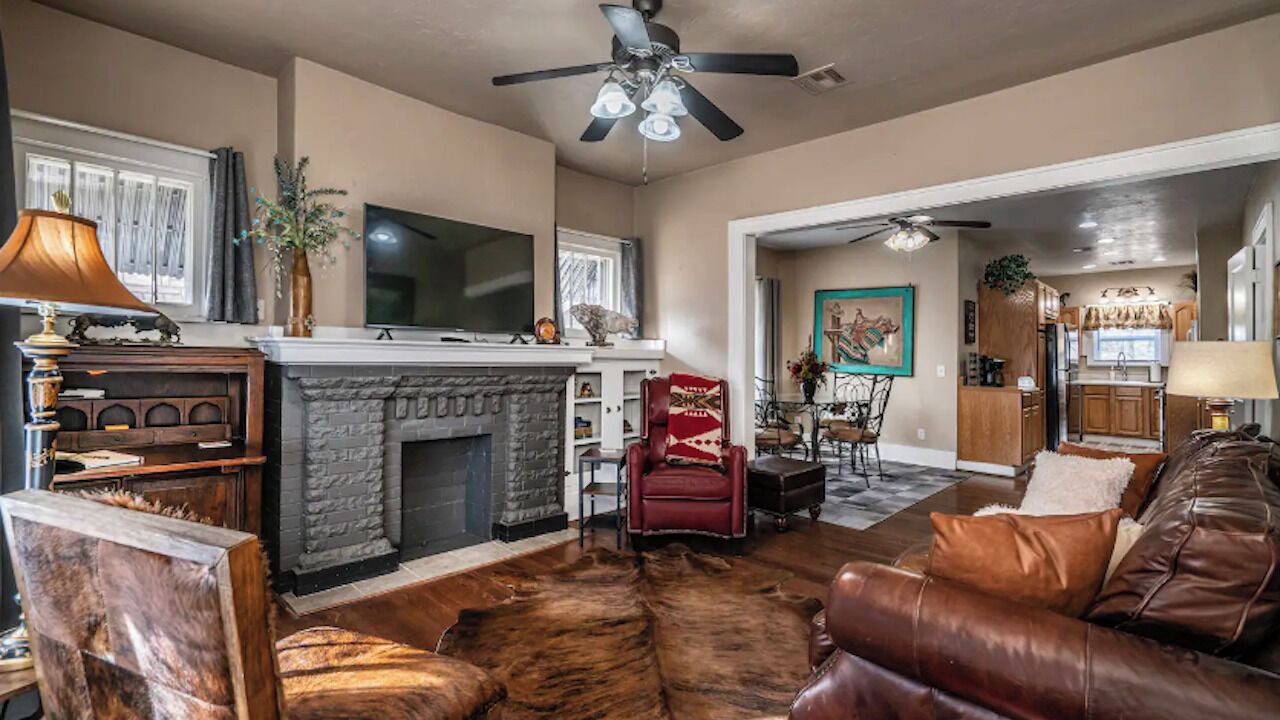 Photo of Livingroom in Miller