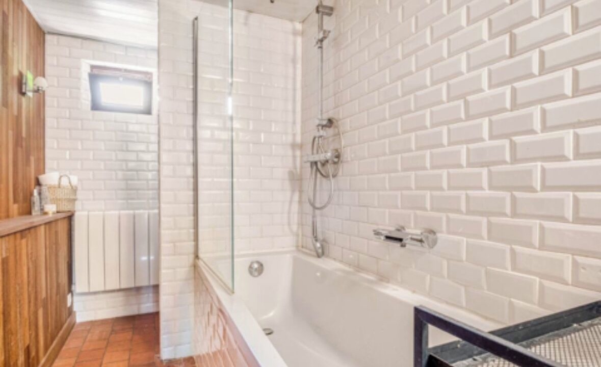 Photo of Bathroom in Equemauville