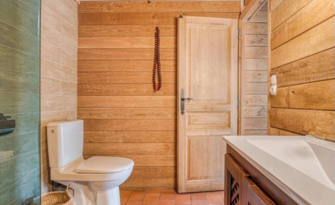 Photo of Bathroom in Equemauville