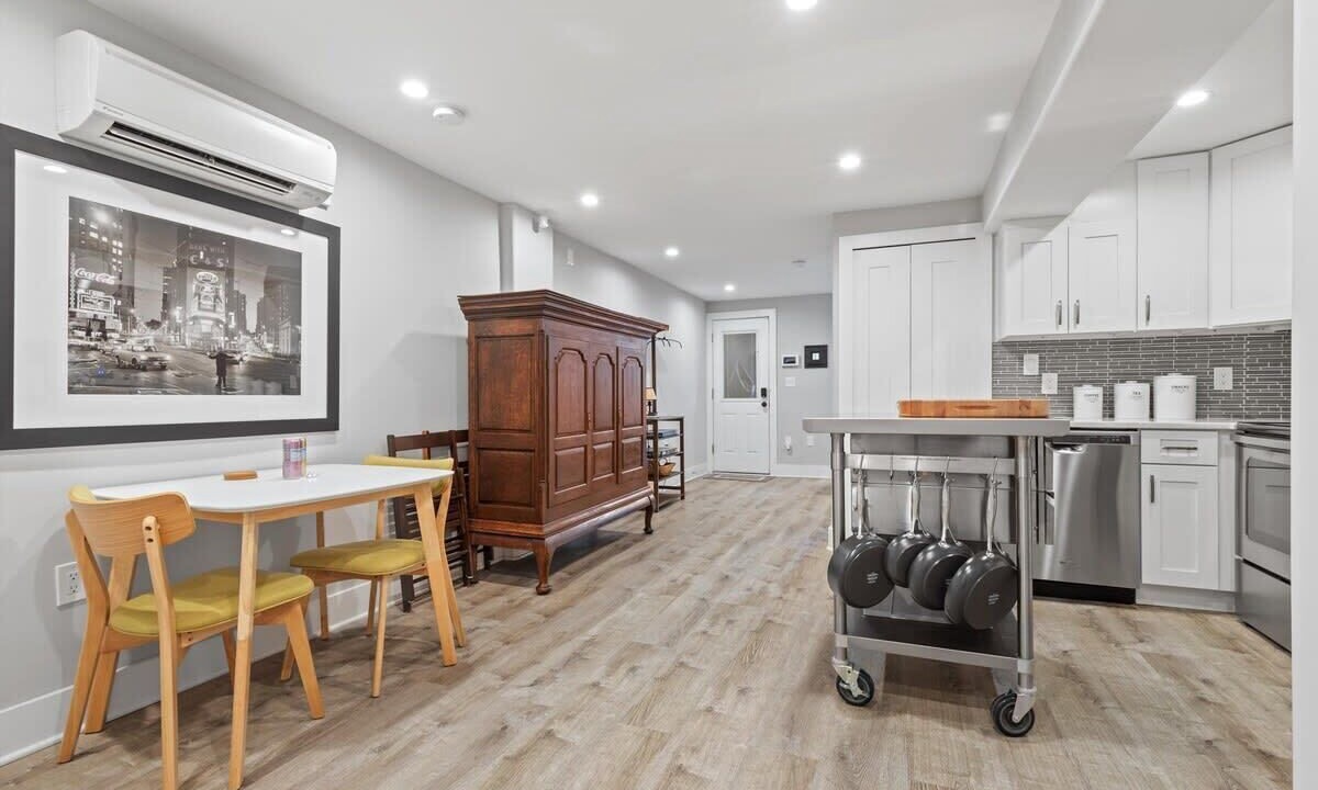 Photo of Others in Bloomingdale