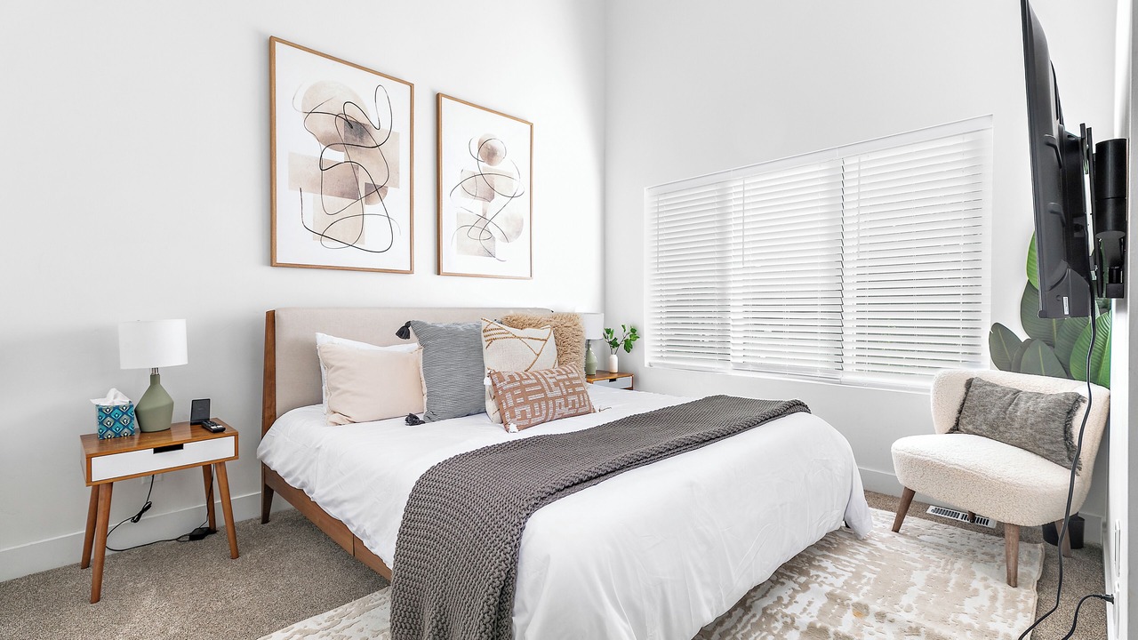 Photo of Bedroom in People's Freeway