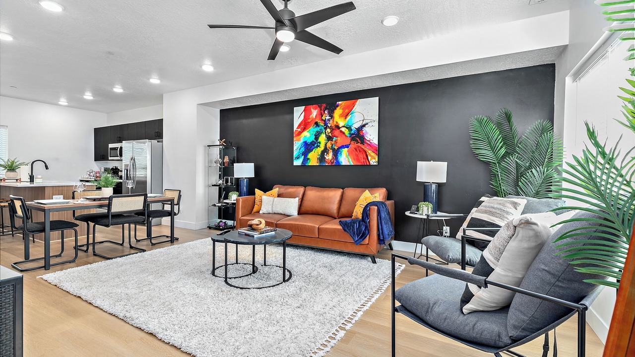 Photo of Livingroom in People's Freeway