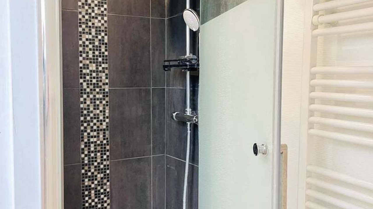 Photo of Bathroom in Saint-Hilaire-Saint-Mesmin