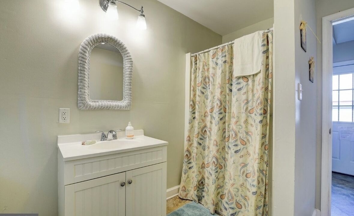 Photo of Bathroom in Colonial Beach