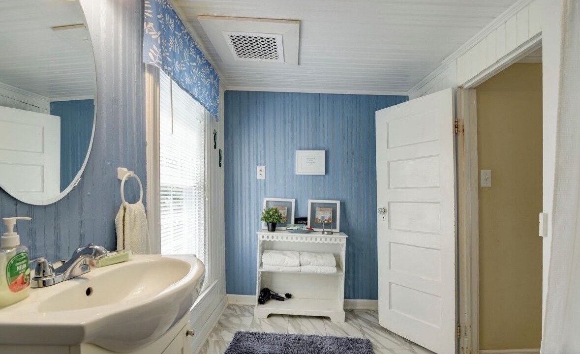 Photo of Bathroom in Colonial Beach