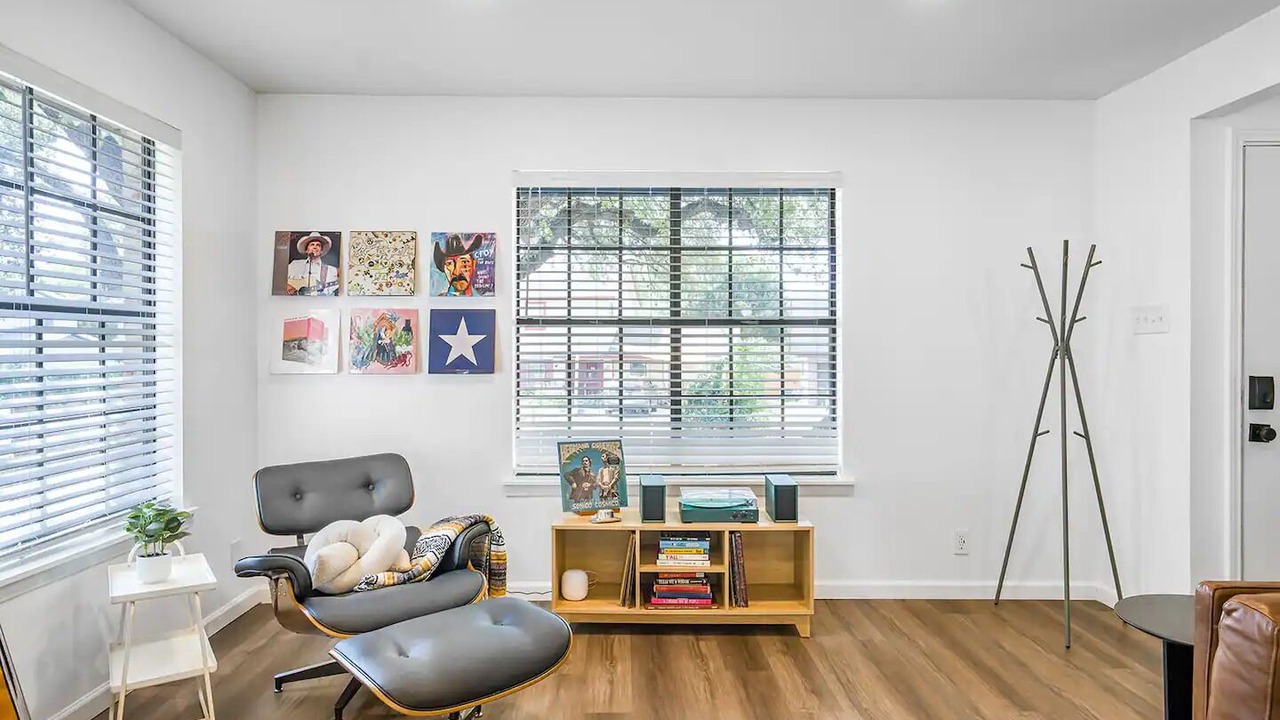 Photo of Livingroom in Sweetbriar