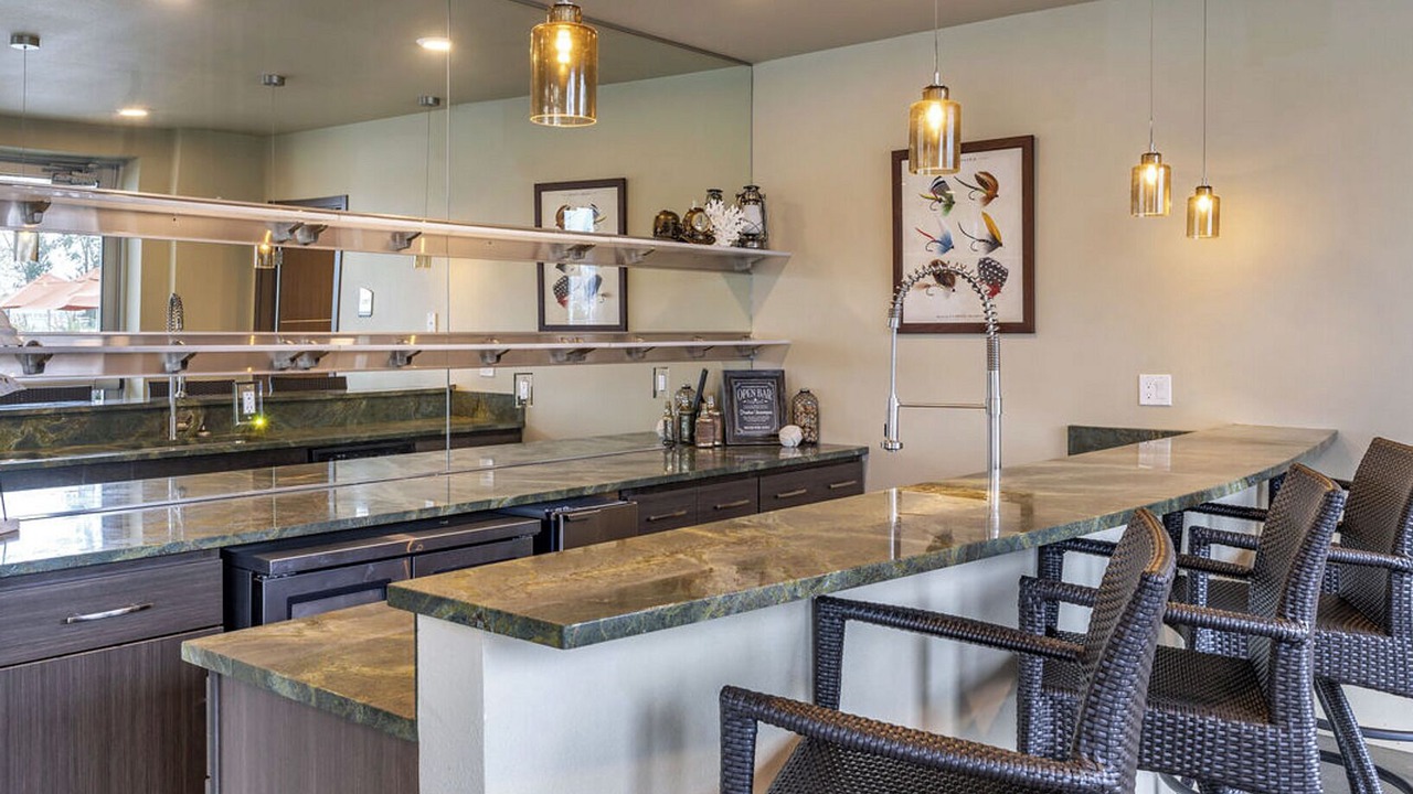 Photo of Others in Hayden Island