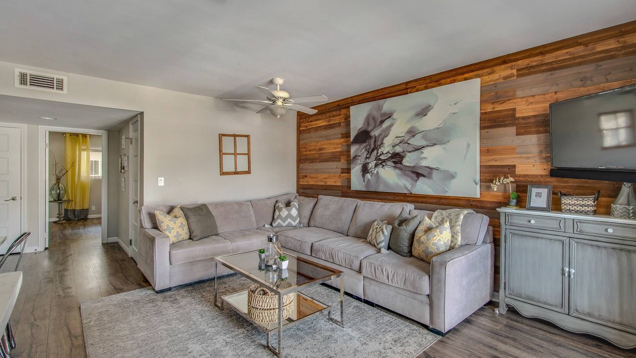 Photo of Livingroom in Townsite