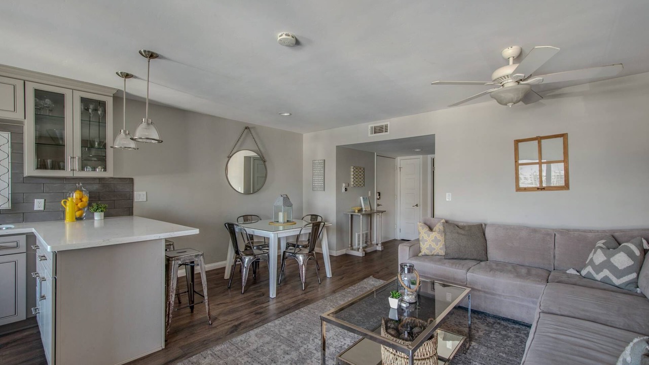 Photo of Livingroom in Townsite