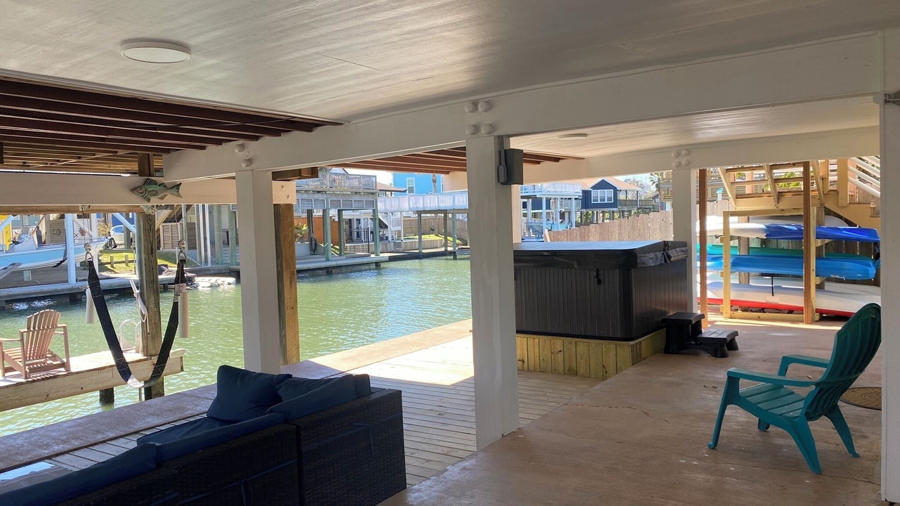 Photo of Patio Balcony in Jamaica Beach