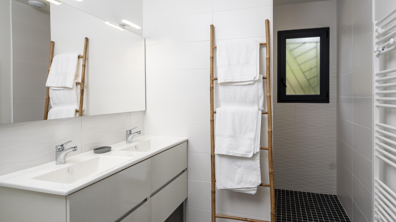 Photo of Bathroom in Beaumes-de-Venise