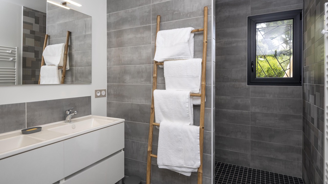 Photo of Bathroom in Beaumes-de-Venise