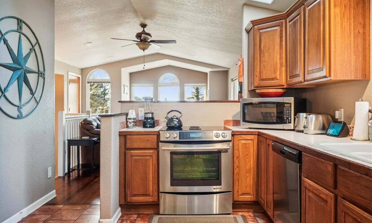 Photo of Others in Downtown Cannon Beach