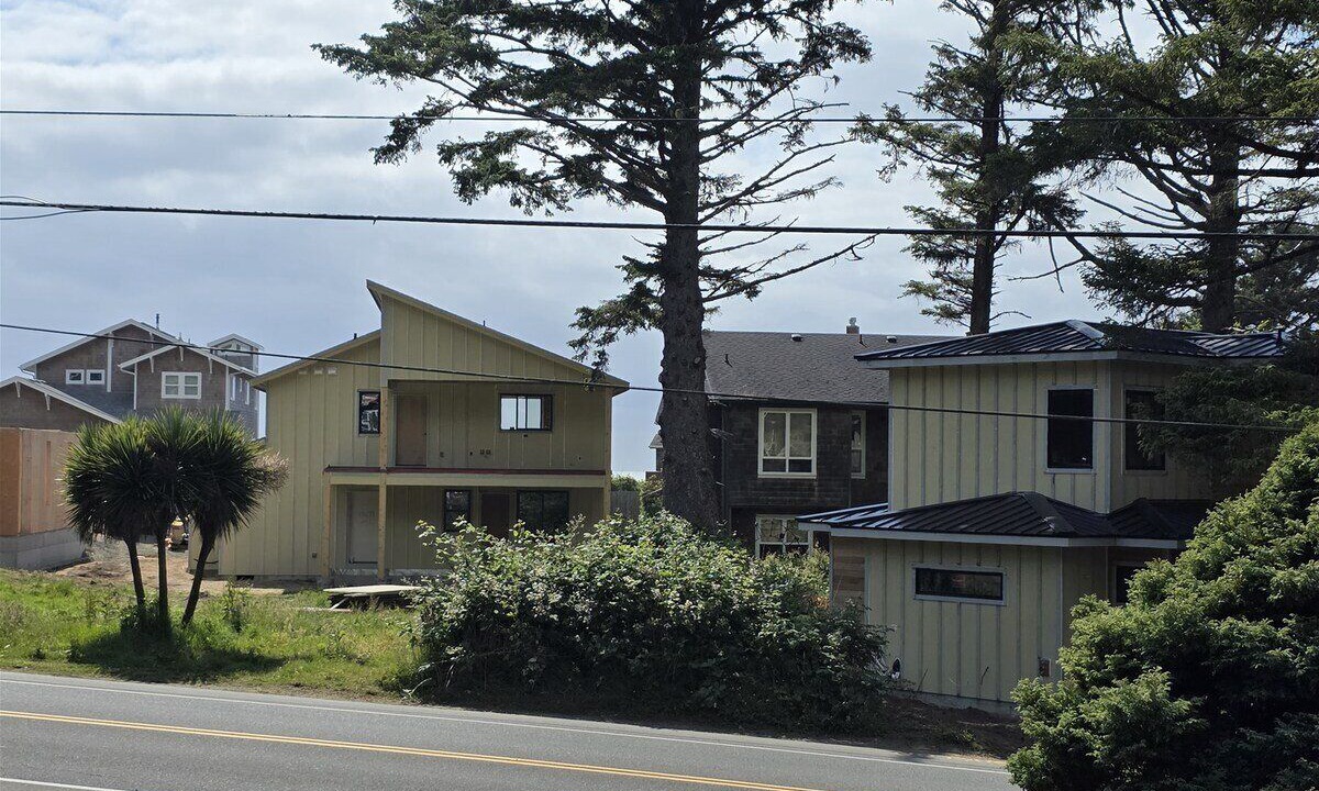 Photo of Others in Downtown Cannon Beach