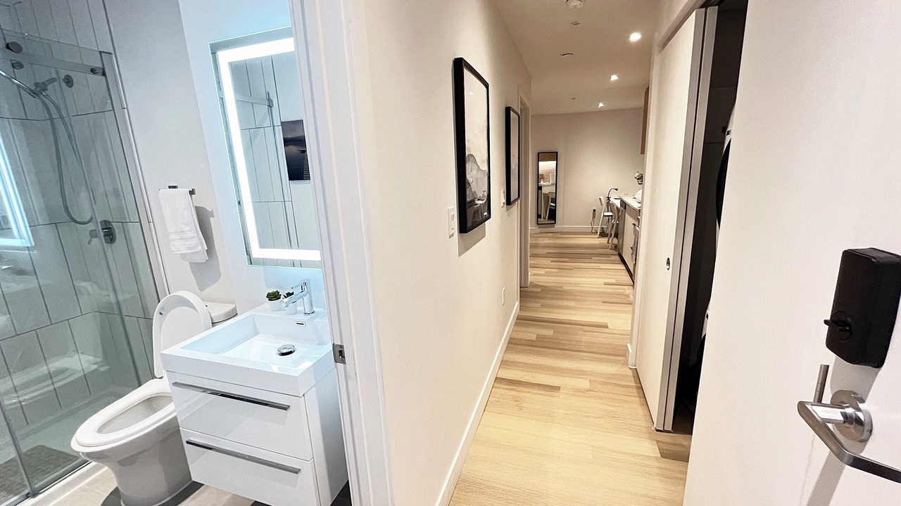 Photo of Bathroom in Cote-Des-Neiges—Notre-Dame-De-Grace