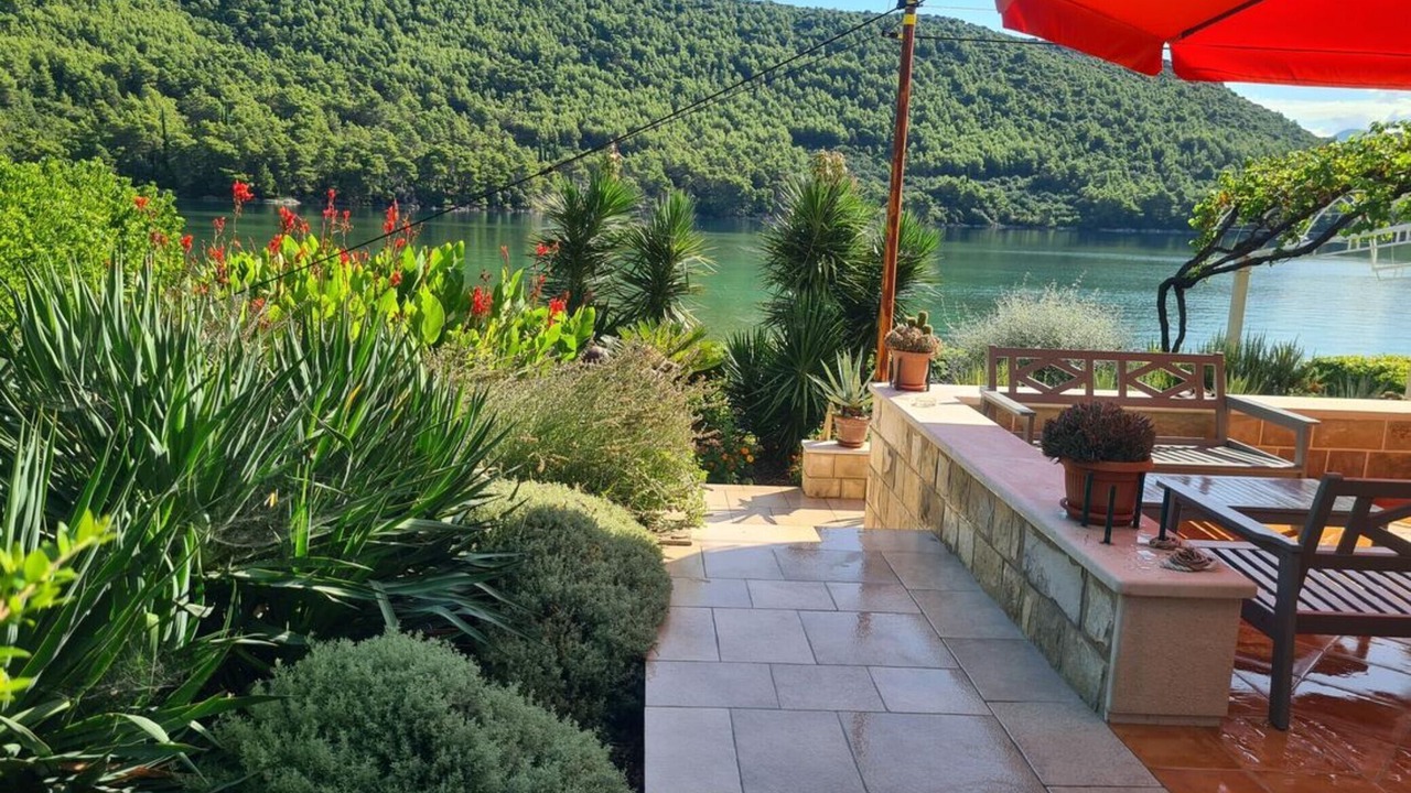 Photo of Outdoor in Broce
