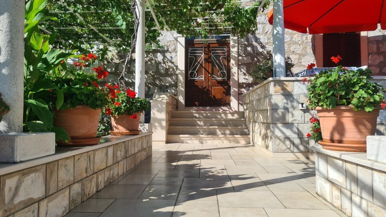 Photo of Outdoor in Broce