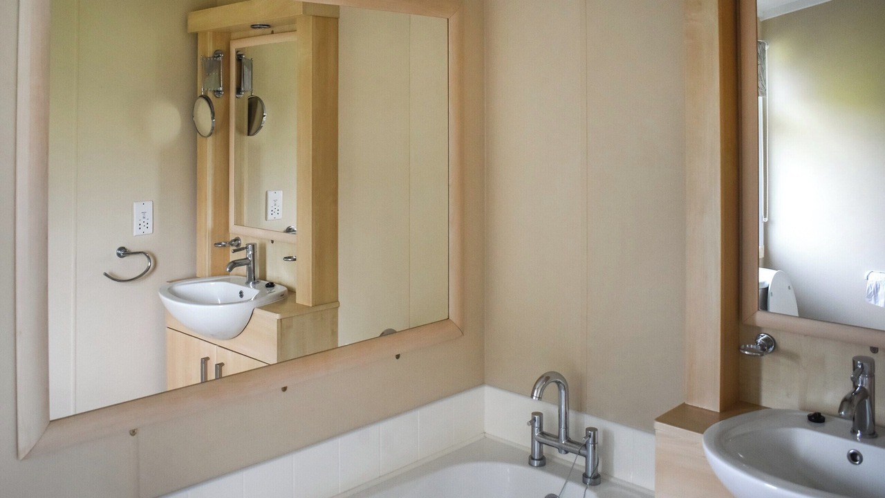 Photo of Bathroom in Towyn