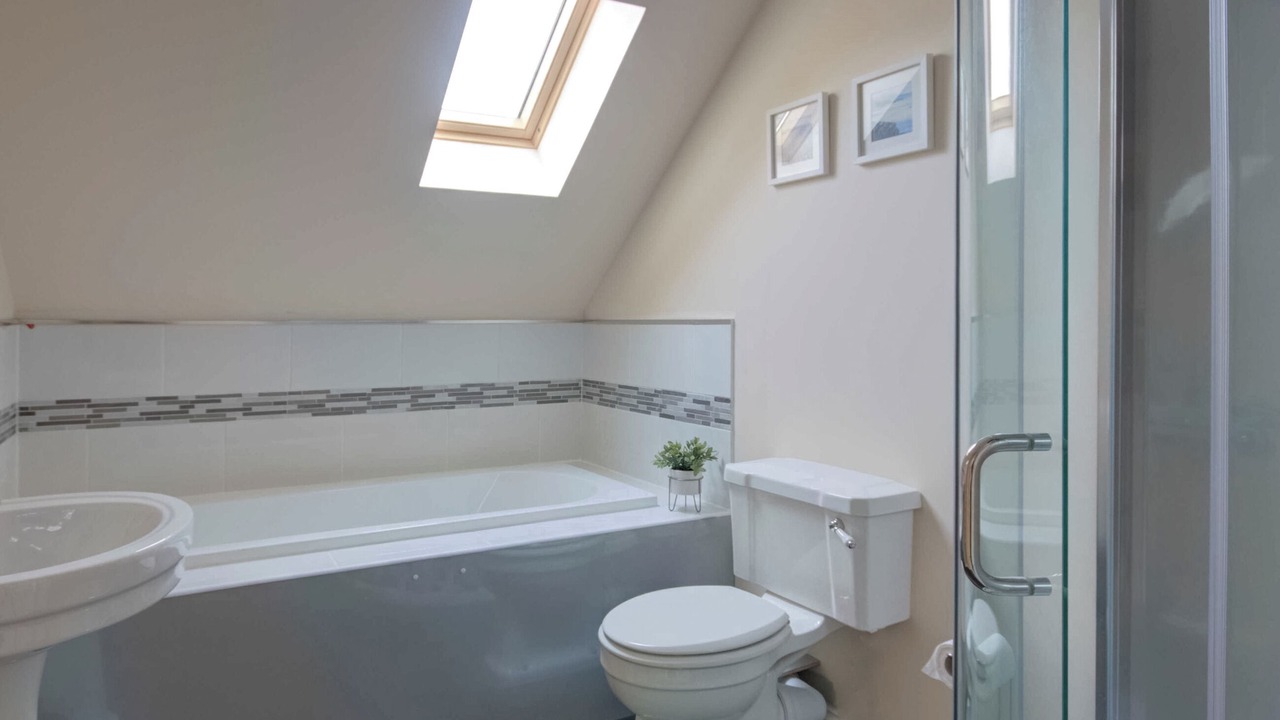 Photo of Bathroom in Tain