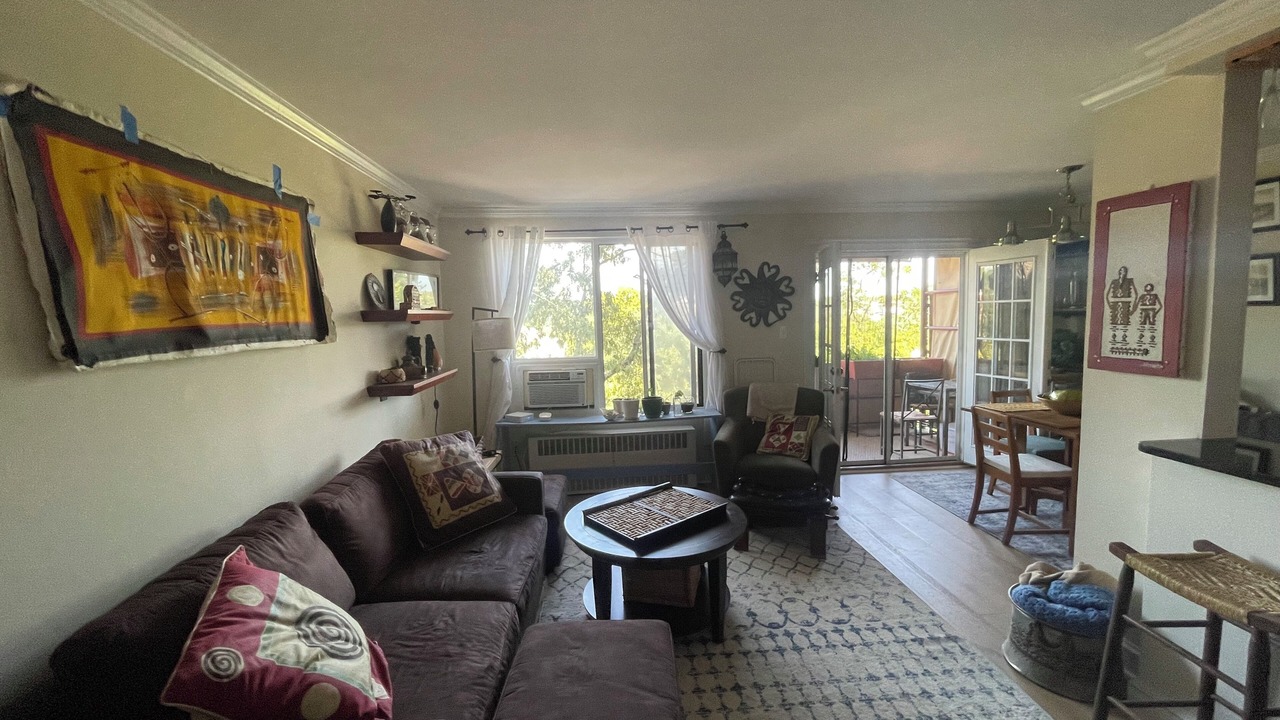 Photo of Livingroom in North Rosslyn