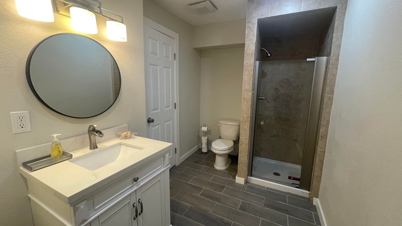 Photo of Bathroom in Globe