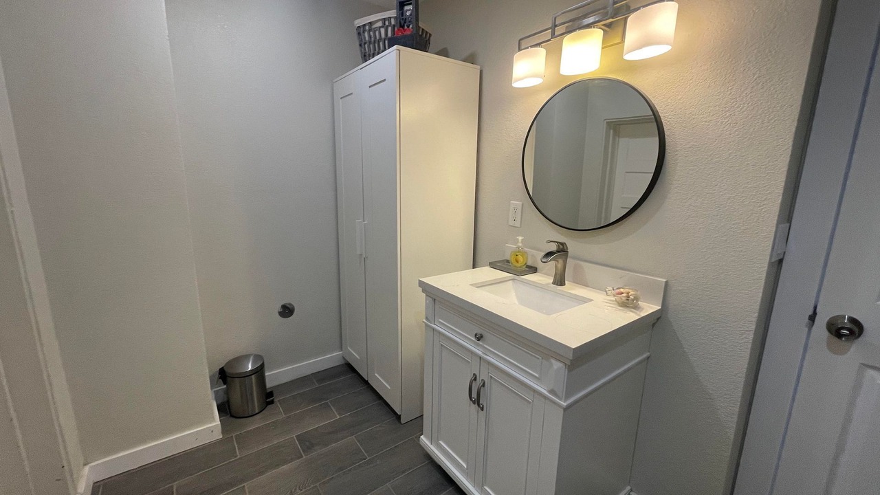 Photo of Bathroom in Globe