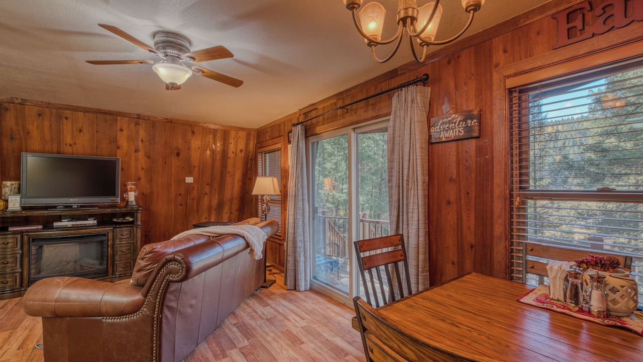 Photo of Livingroom in Cloudcroft