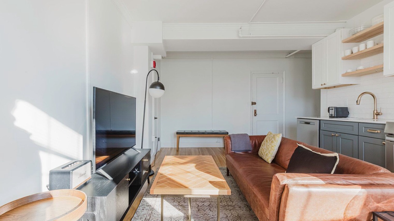 Photo of Livingroom in North Brookline