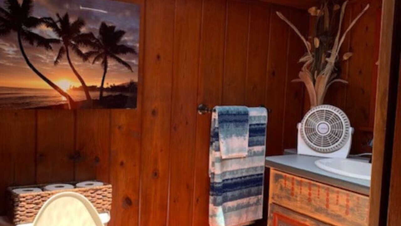 Photo of Bathroom in Kukuihaele