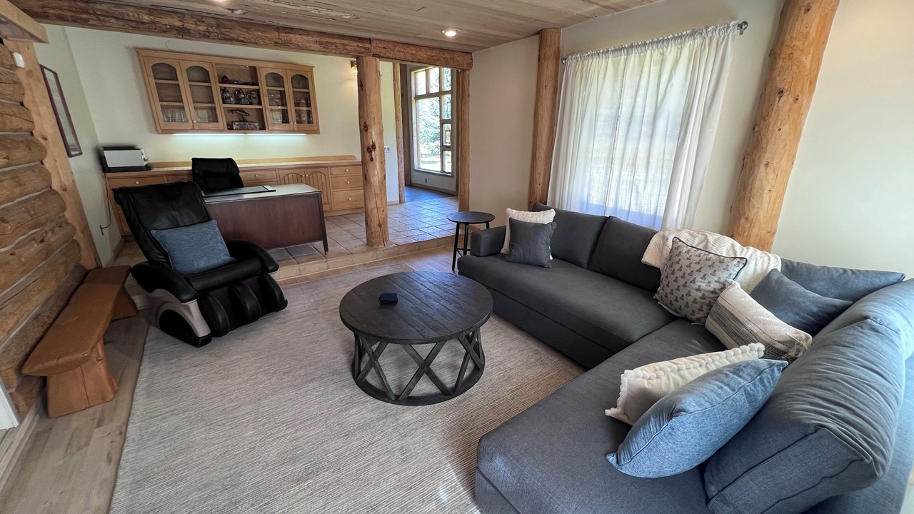 Photo of Livingroom in Hailey