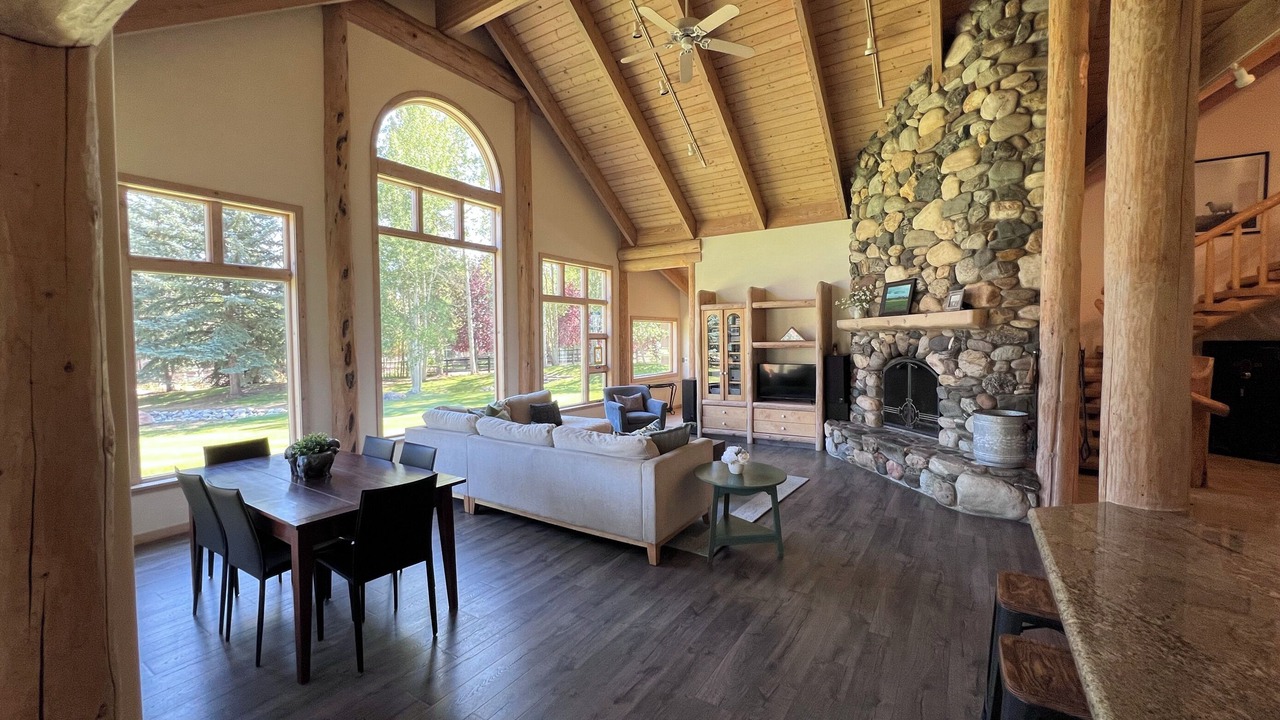 Photo of Livingroom in Hailey