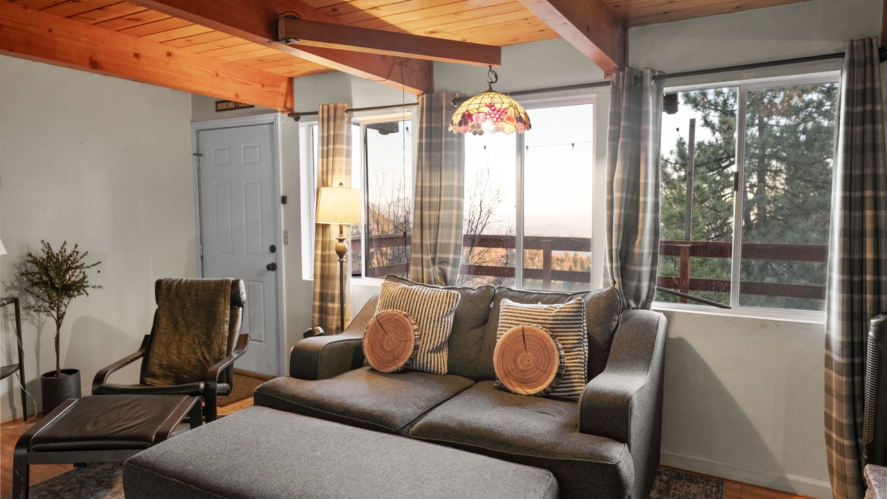 Photo of Livingroom in Running Springs
