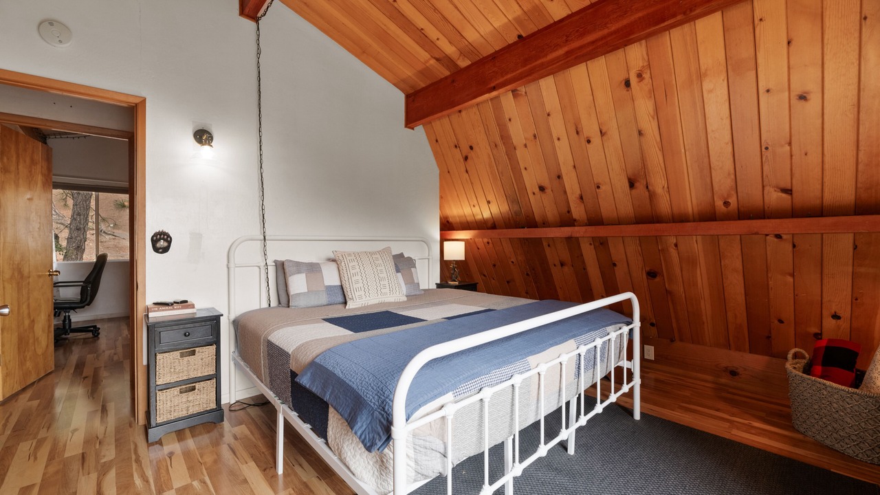 Photo of Bedroom in Running Springs