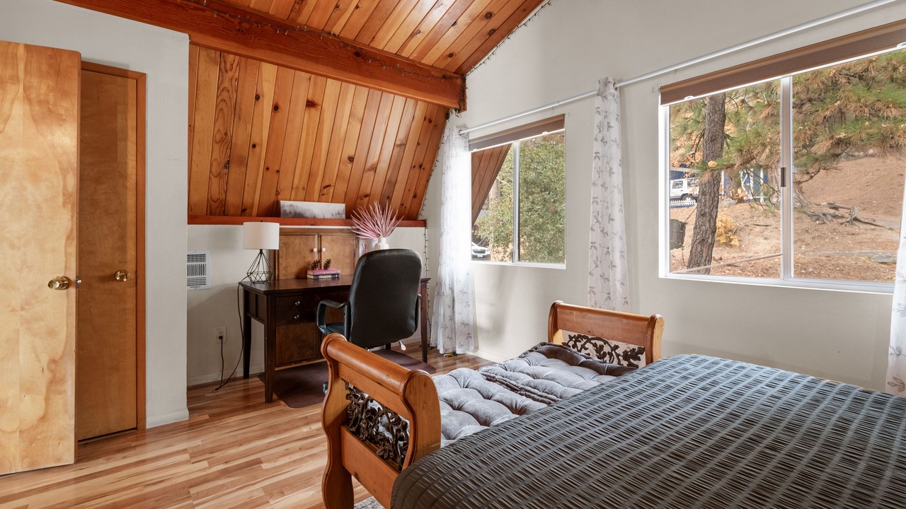 Photo of Bedroom in Running Springs