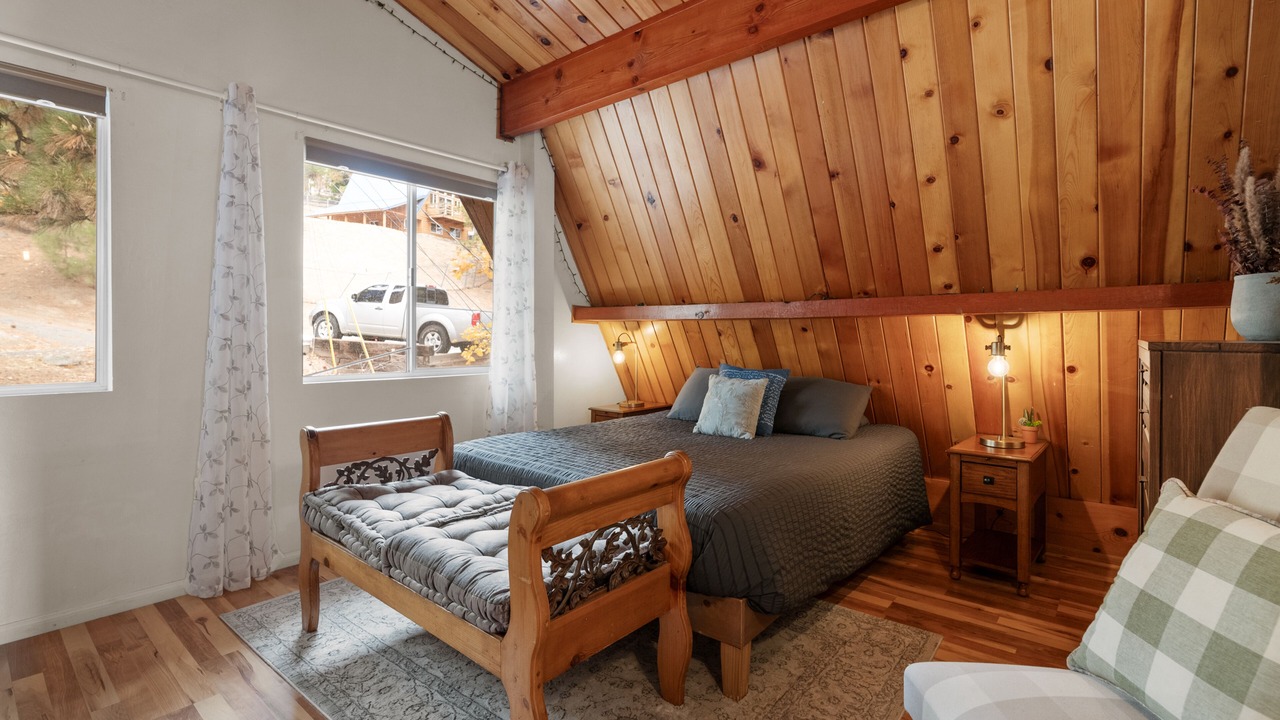 Photo of Bedroom in Running Springs