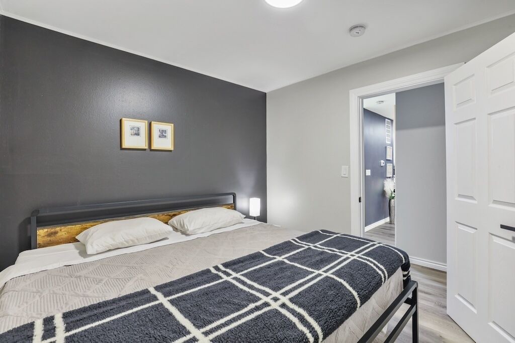 Photo of Bedroom in Rolling Meadows
