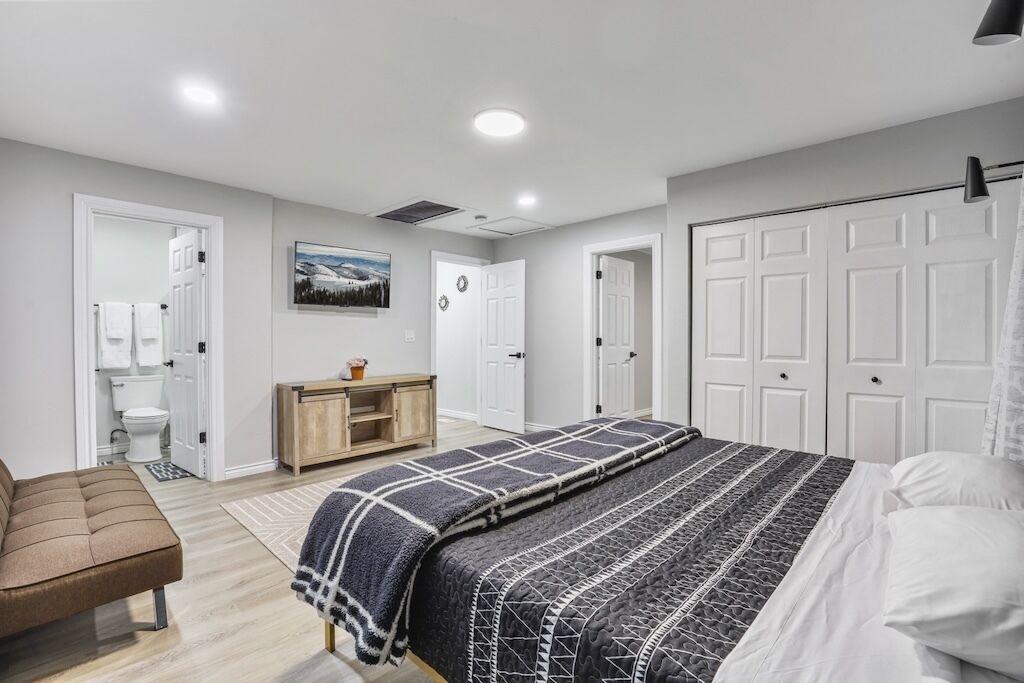Photo of Bedroom in Rolling Meadows