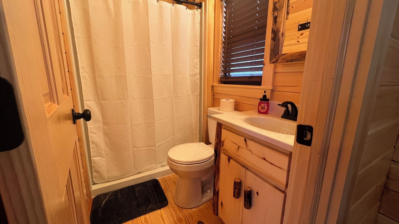 Photo of Bathroom in Edray