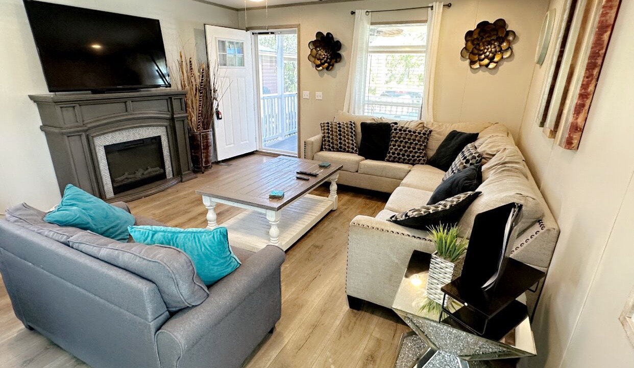 Photo of Livingroom in Bacliff