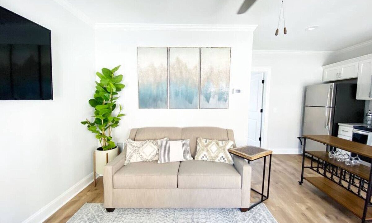 Photo of Livingroom in Historic District - North