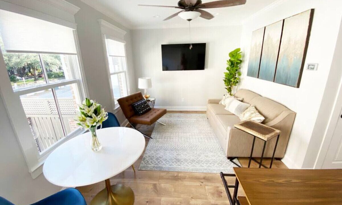 Photo of Livingroom in Historic District - North