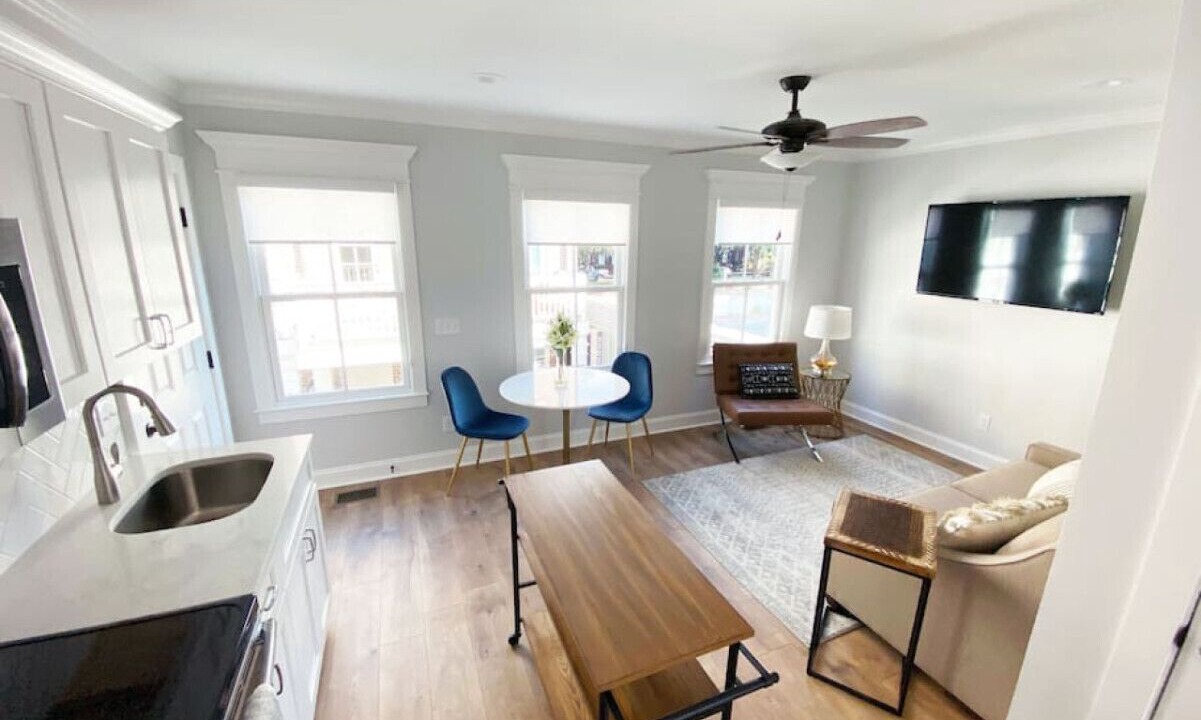 Photo of Livingroom in Historic District - North