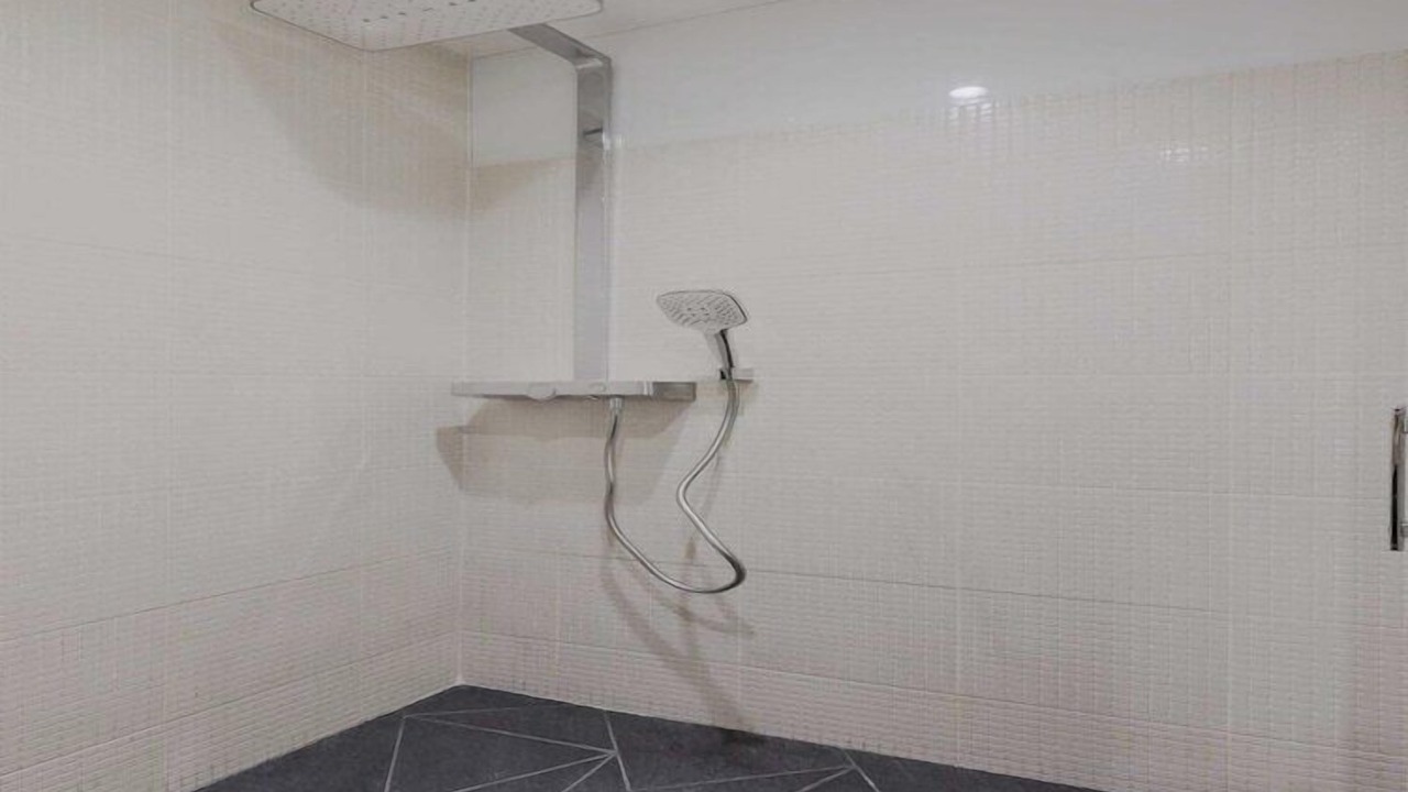 Photo of Bathroom in Quartier de la Plaine-de-Monceaux