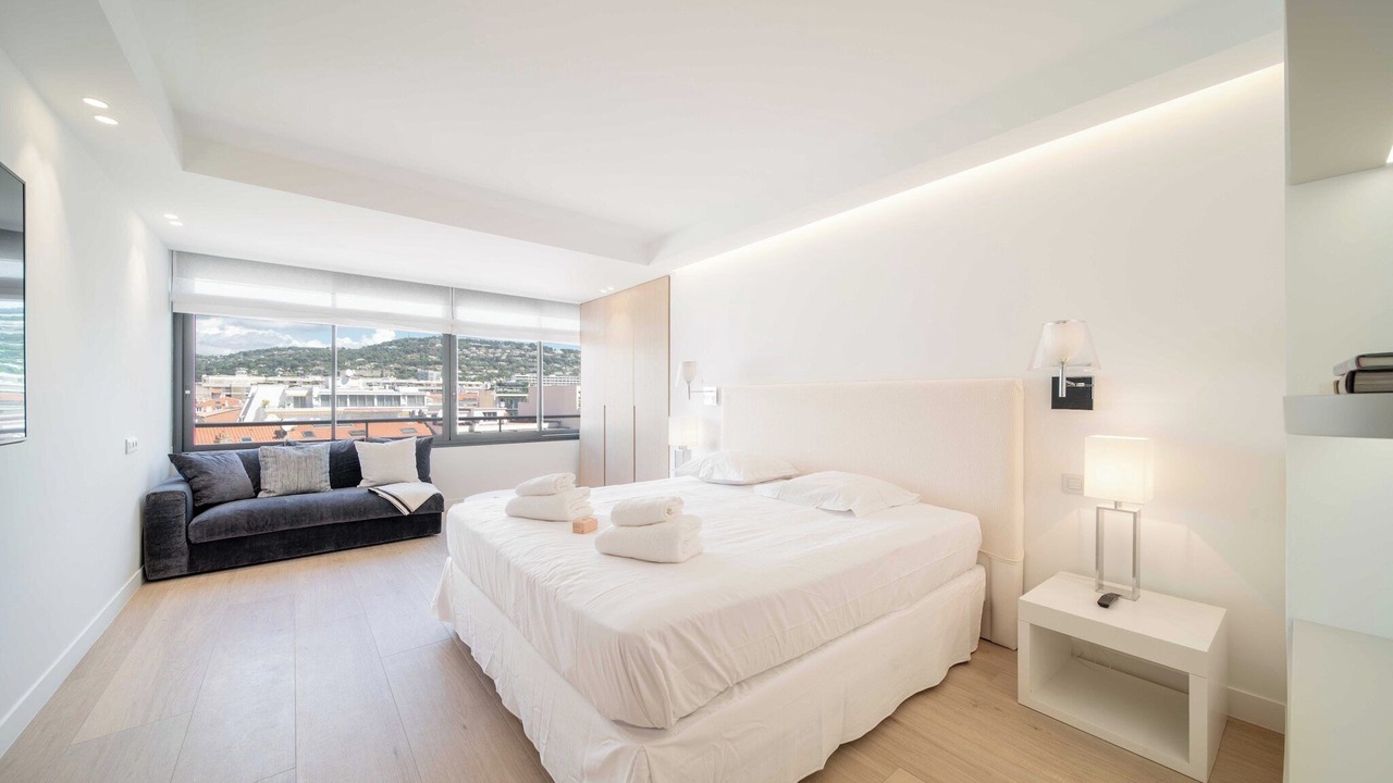 Photo of Bedroom in Cannes City Centre