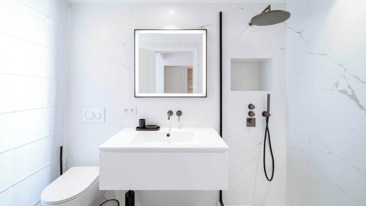 Photo of Bathroom in Cannes City Centre